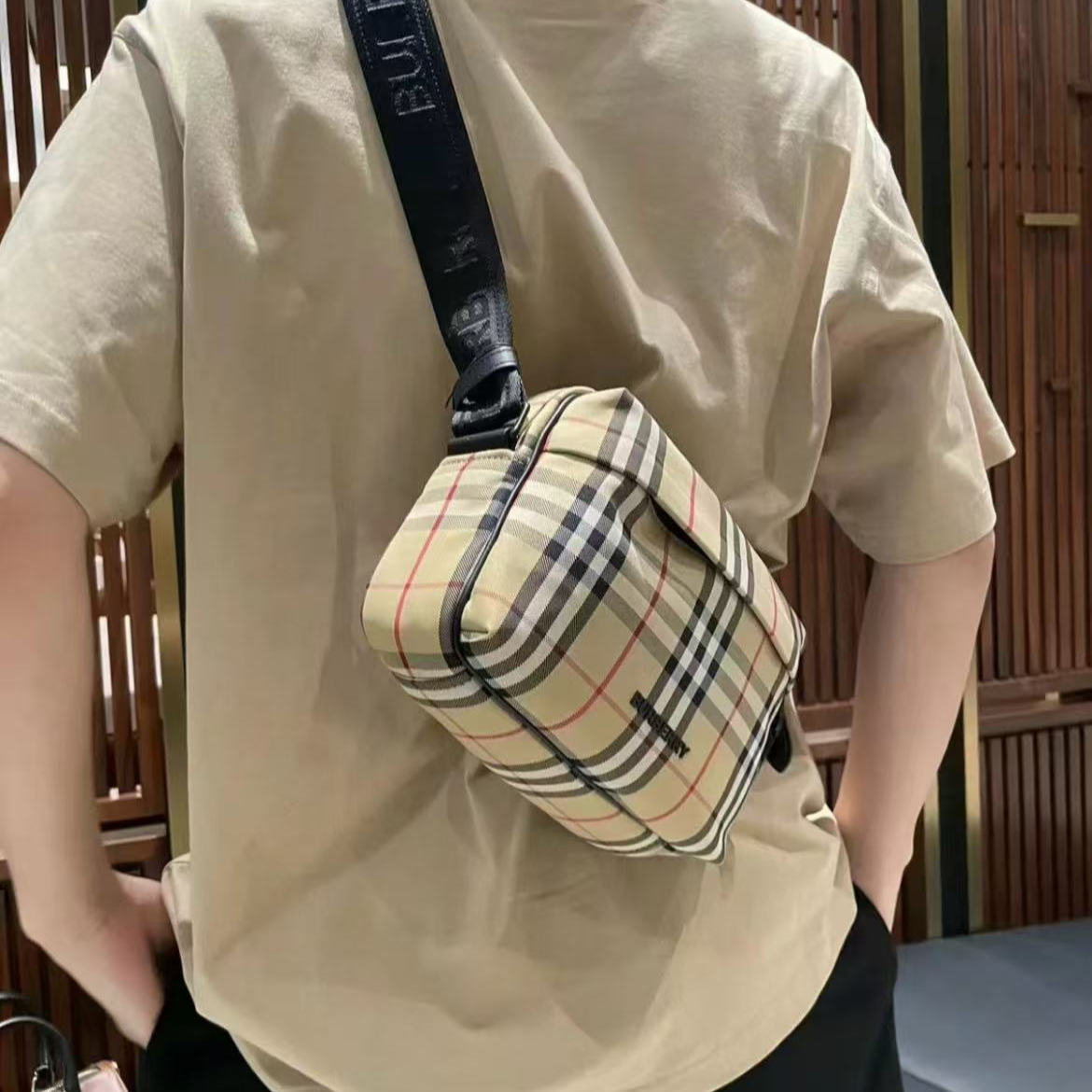 【奥地利直邮】BURBERRY/博柏利  Paddy立体字母徽标拉链格纹斜挎包