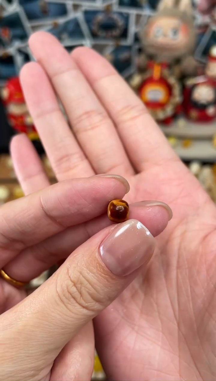 未镶嵌琥珀裸石九*?蜜蜡