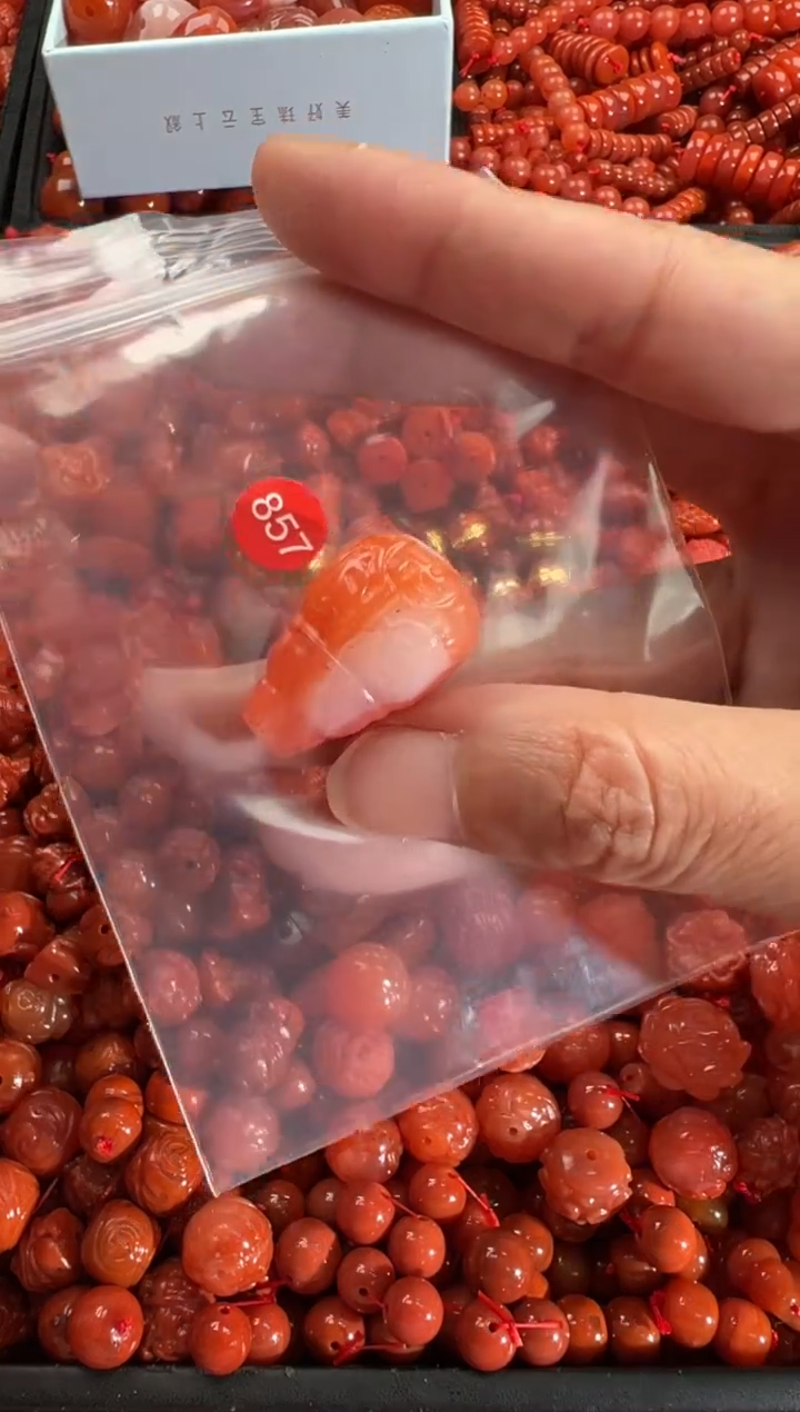 【闪购商品】南红玛瑙颈饰未镶嵌1