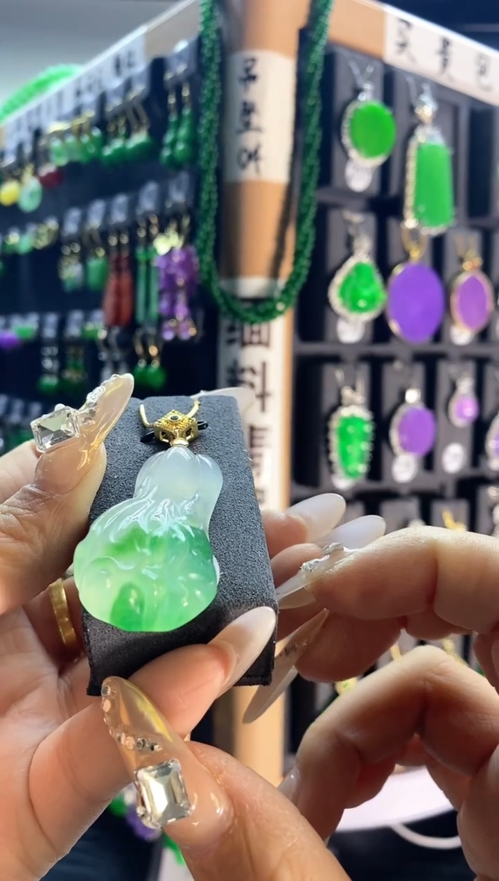 【闪购商品】翡翠颈饰银S925镶嵌213...