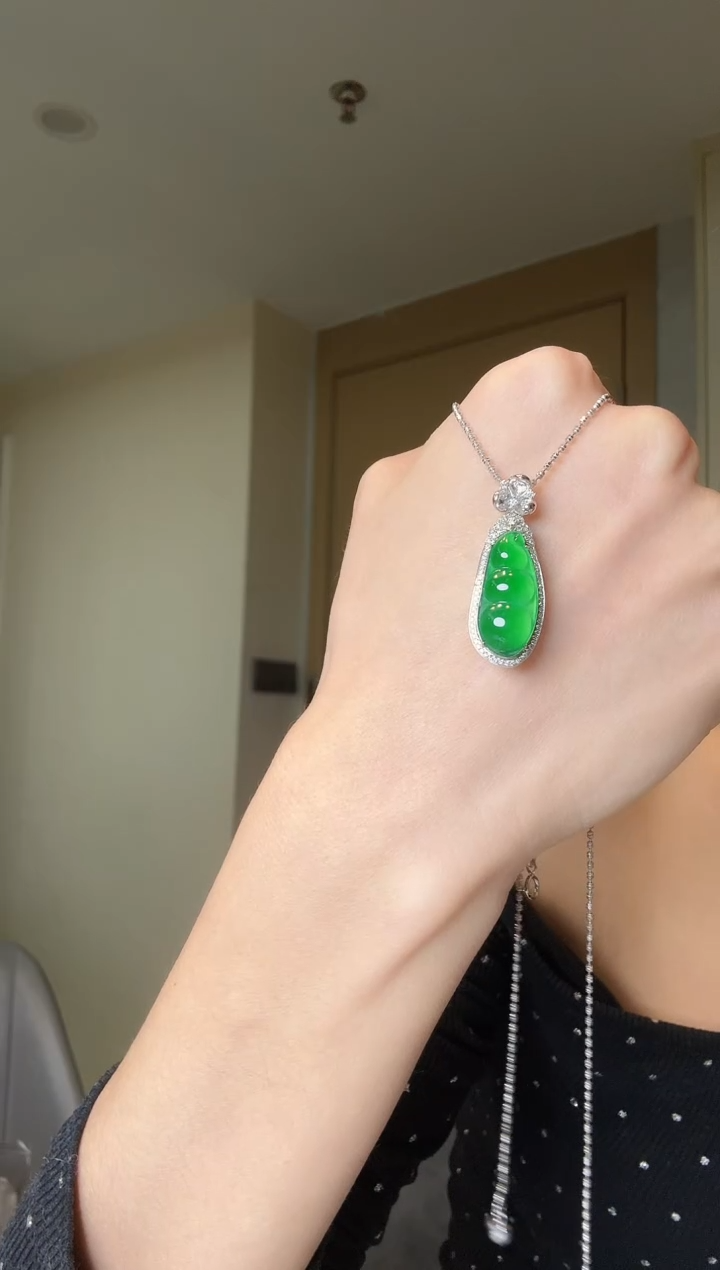 【闪购商品】翡翠吊坠(不含链)18K金镶嵌天然翡翠吊坠