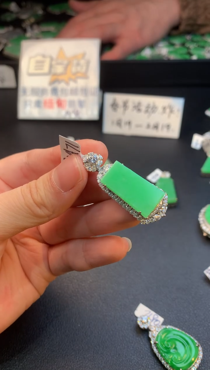 【闪购商品】翡翠颈饰银S925镶嵌翡翠1