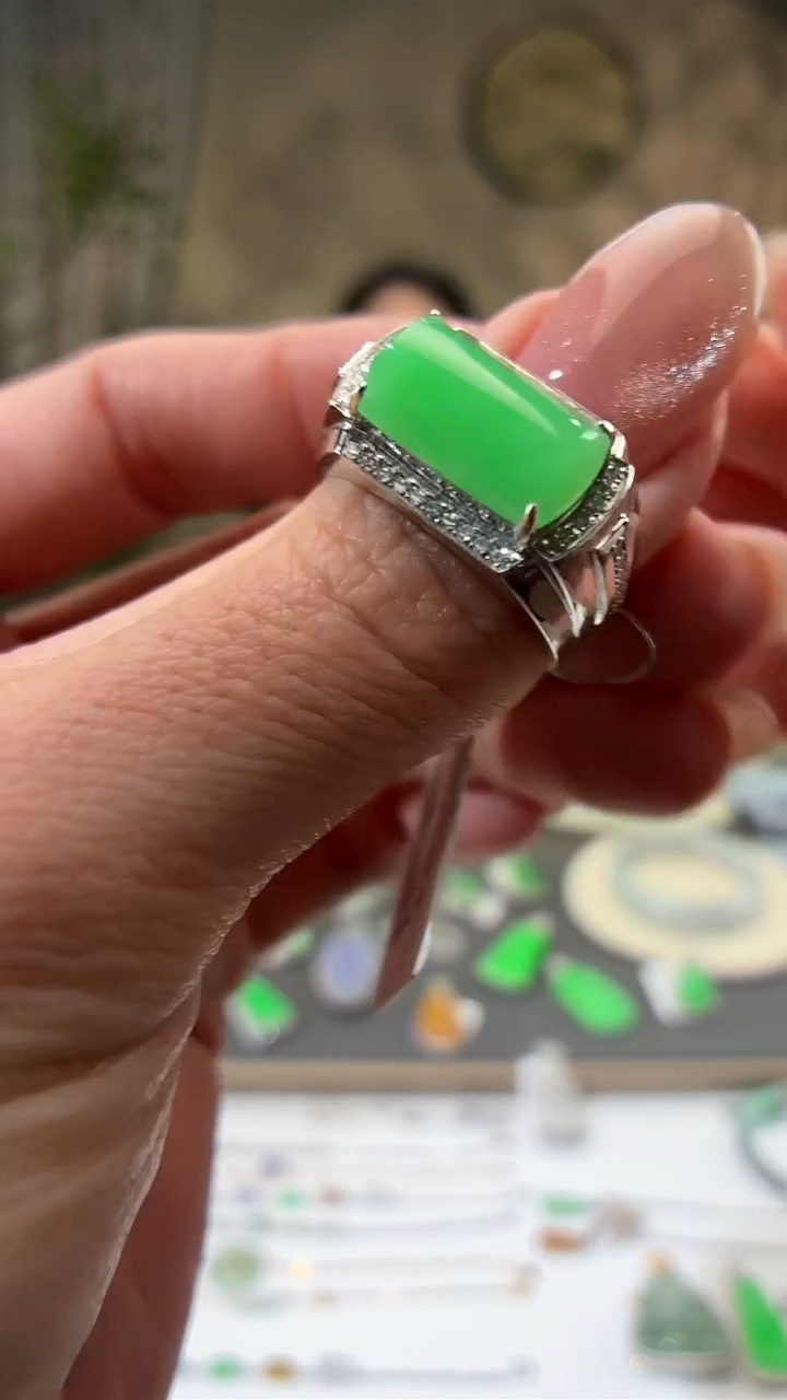 吊坠(不含链)18K金镶嵌翡翠戒指