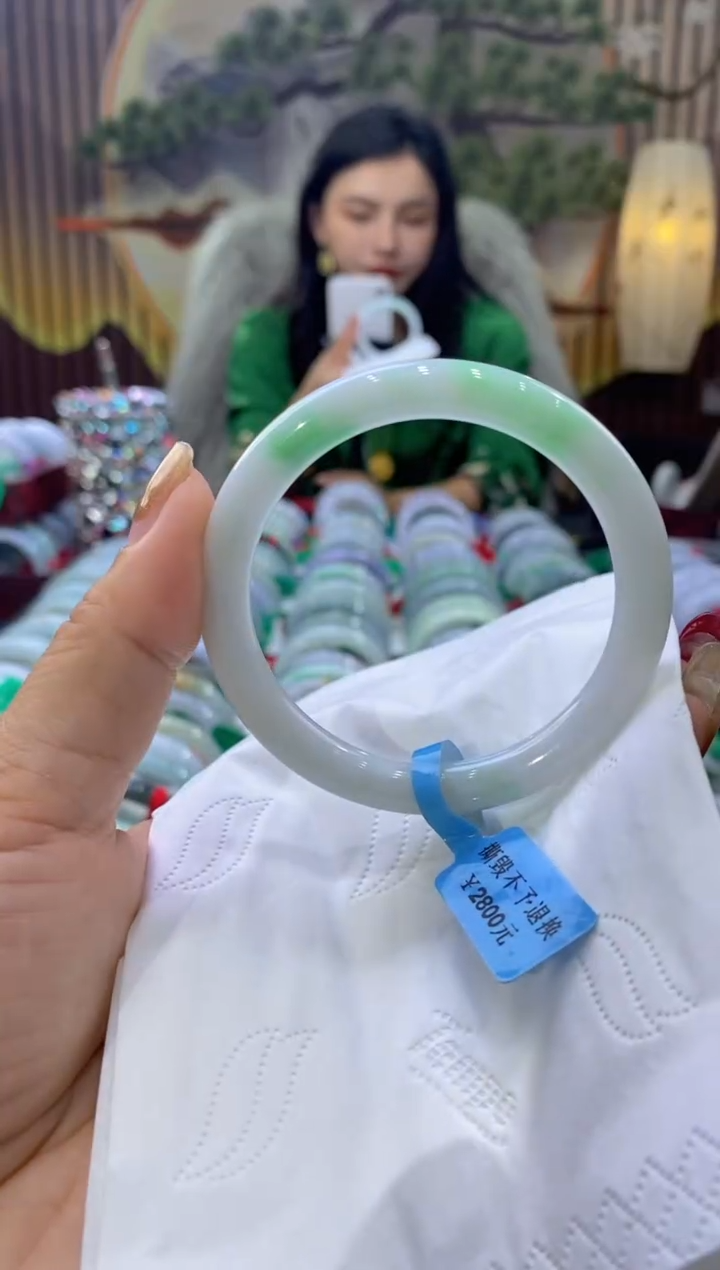 【闪购商品】翡翠手镯未镶嵌多人01686