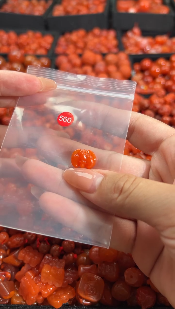 南红玛瑙未镶嵌颈饰1