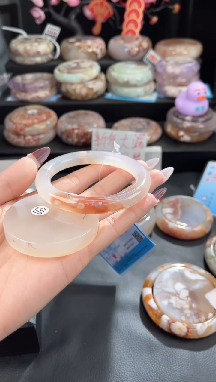 【闪购商品】石英质玉手镯未镶嵌57