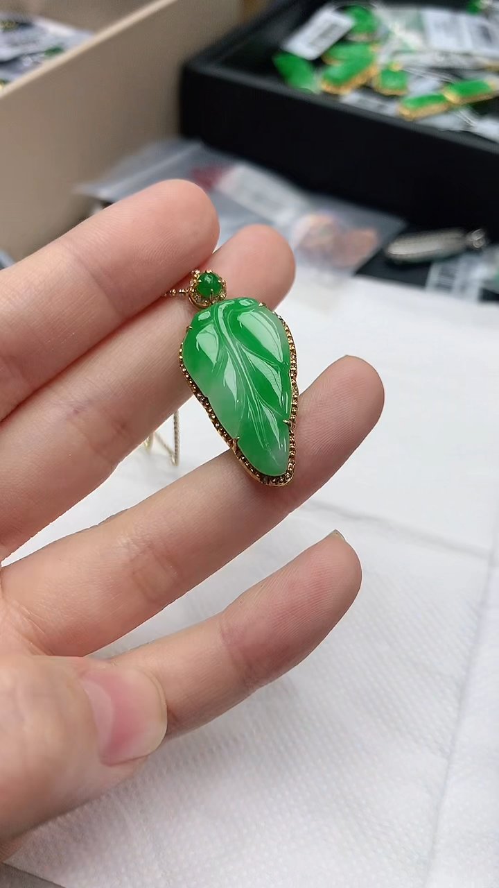 【闪购商品】翡翠颈饰18K金镶嵌赠礼盒证书