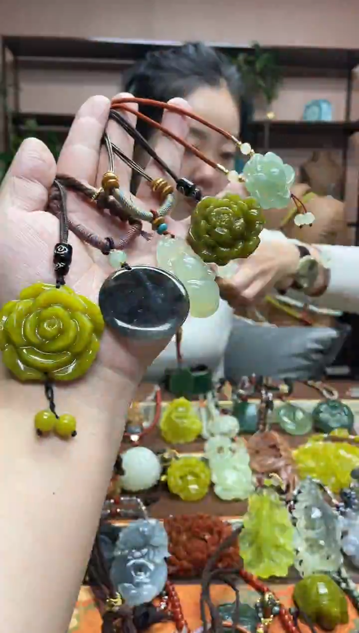 未镶嵌岫玉吊坠·