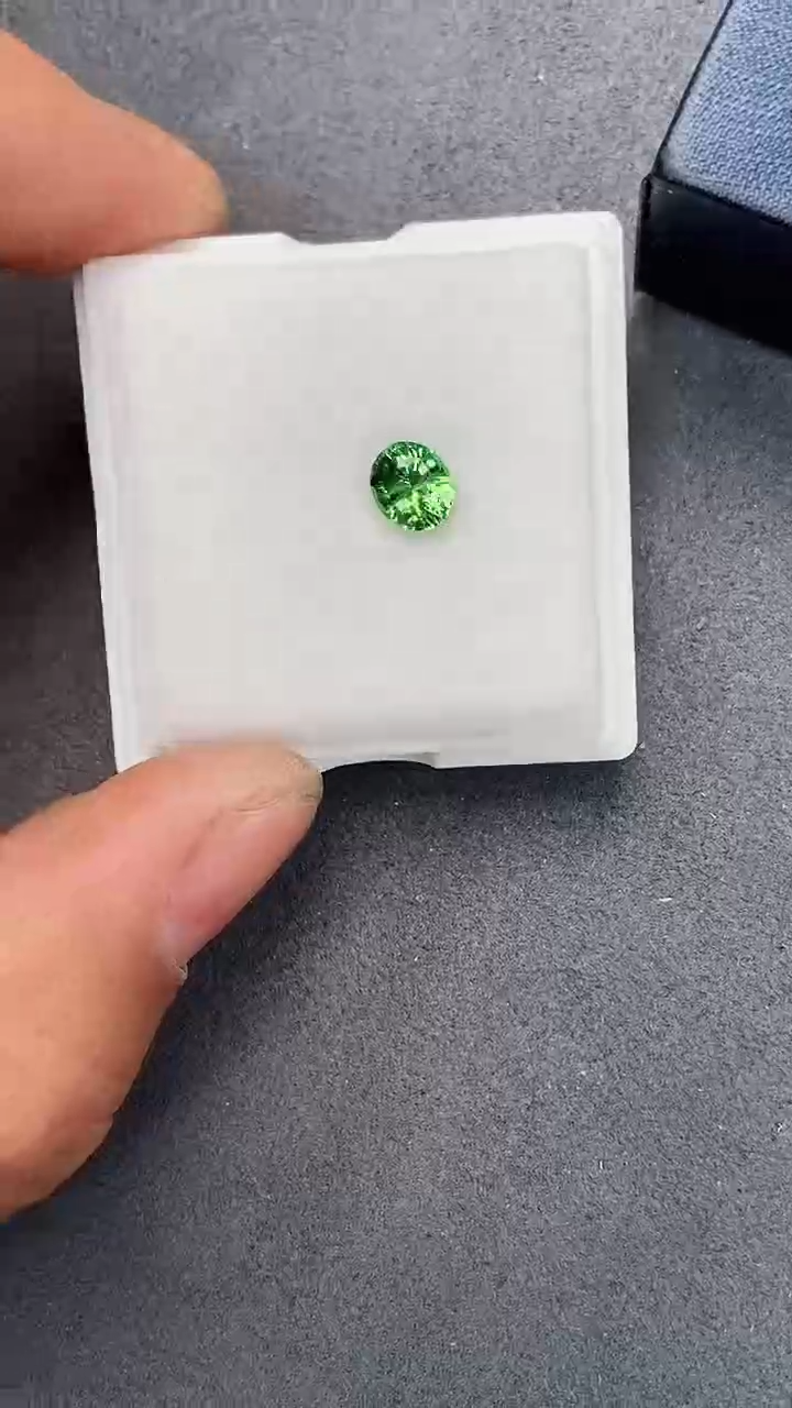 【闪购商品】石榴石（沙弗莱）裸石未镶嵌1.03