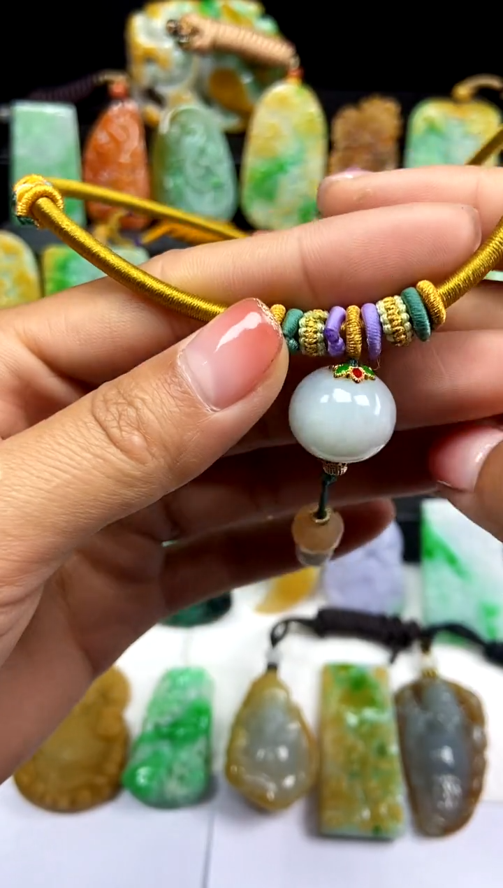 【闪购商品】翡翠颈饰未镶嵌翡翠A货