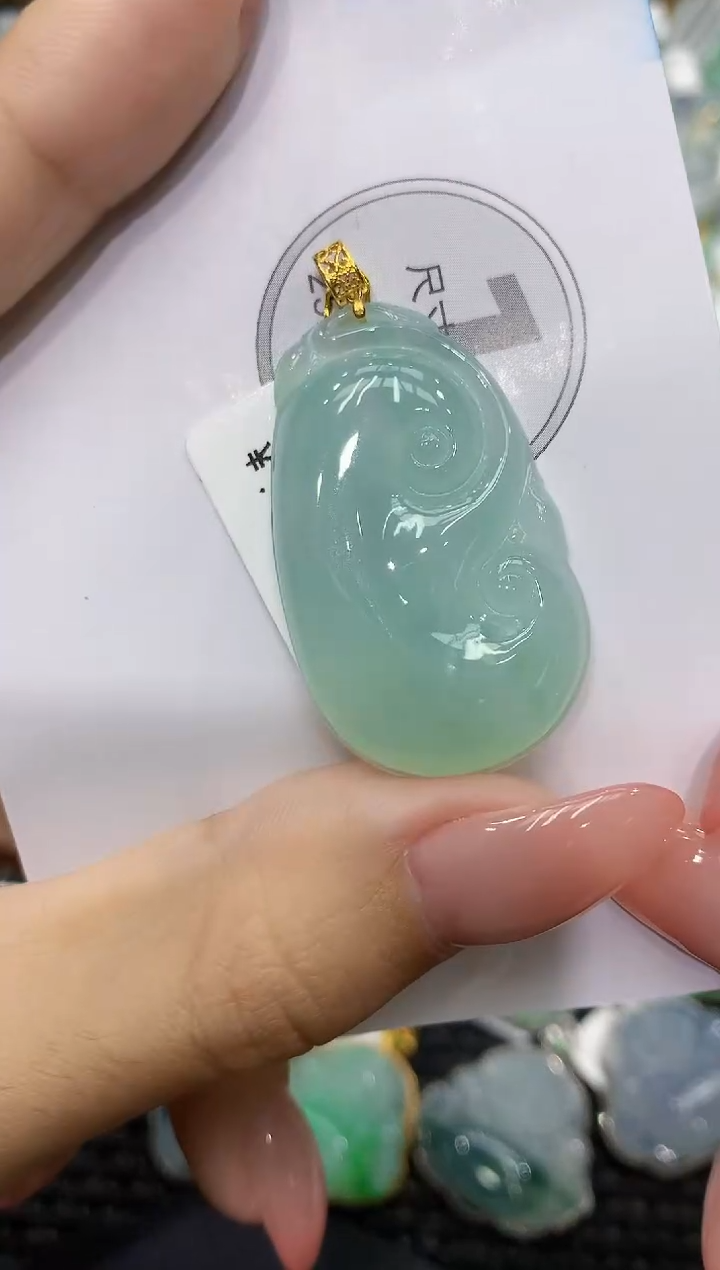 颈饰18K金镶嵌翡翠111111111111