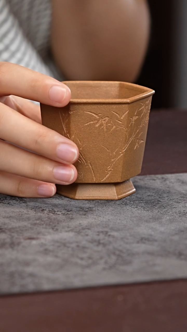 茶杯紫砂六方六足宫灯杯刻绘竹子画面