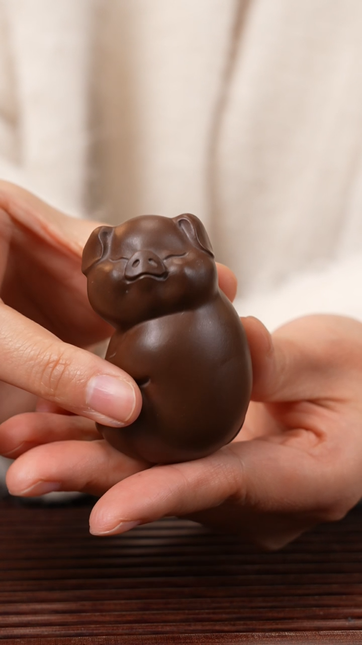 【闪购商品】紫砂茶宠回头小猪
