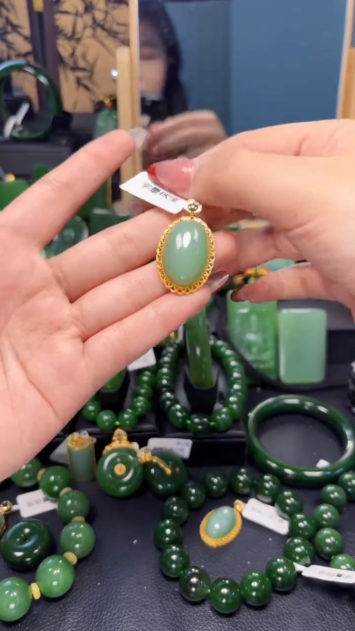 【闪购商品】和田玉（碧玉）吊坠(赠链)18K金镶嵌1