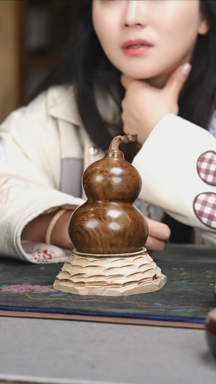 【闪购商品】楠木（金丝楠）其他古沉金丝楠瘤疤花纹葫芦手工整雕