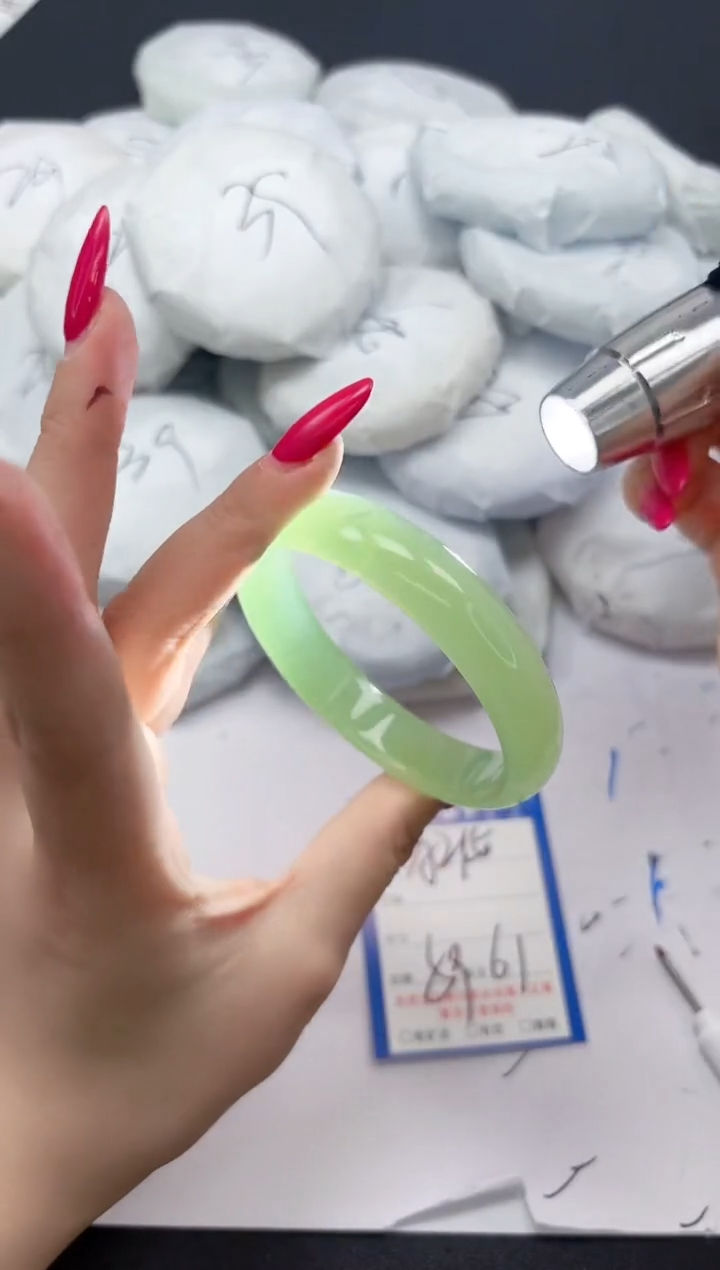 未镶嵌手镯石英质玉A215/5961