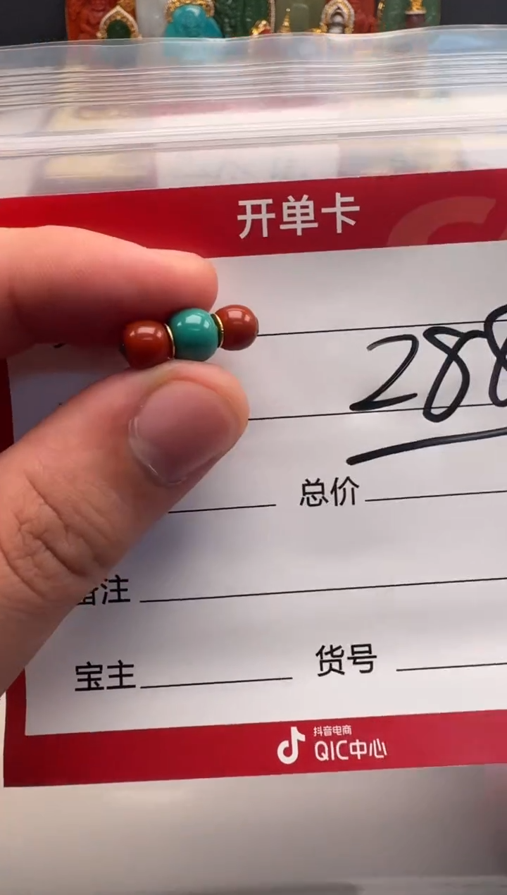 18K金镶嵌南红玛瑙挂件配饰配饰多样性发货