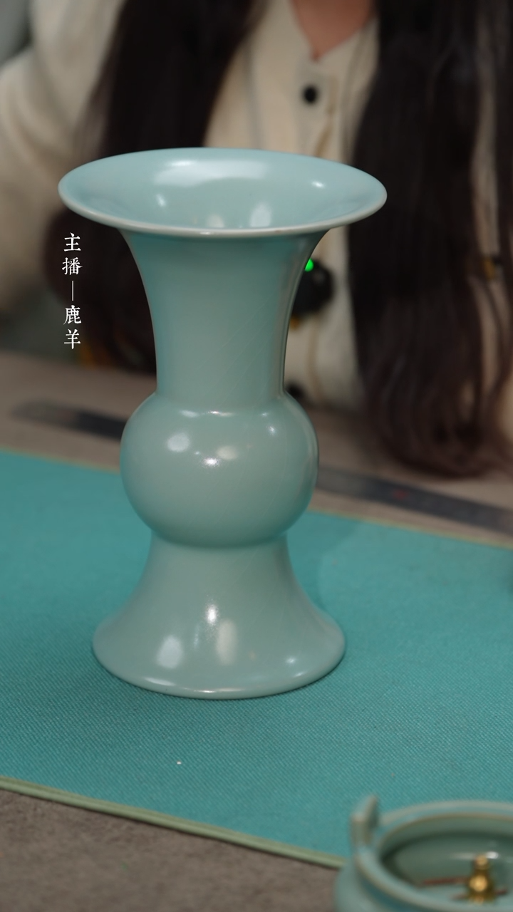 【闪购商品】21cm花觚（微瑕简包）汝瓷宋-羊