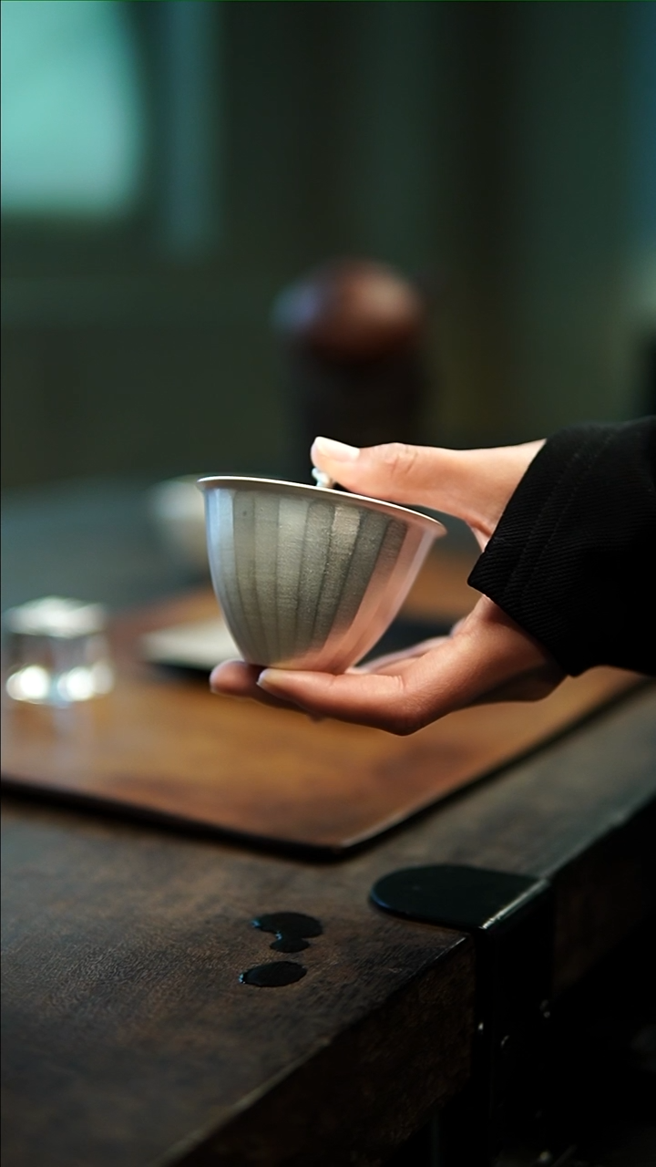 【闪购商品】一延银彩瓜棱盖碗