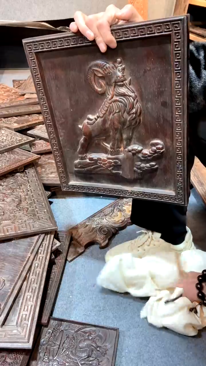 【闪购商品】木紫檀雕刻一物一拍以直播间为准