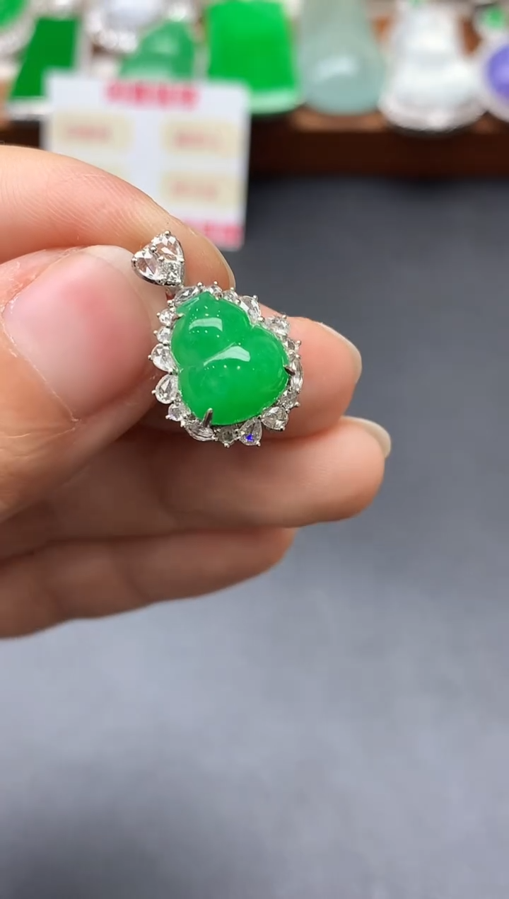 颈饰18K金镶嵌翡翠740-中国好珍宝