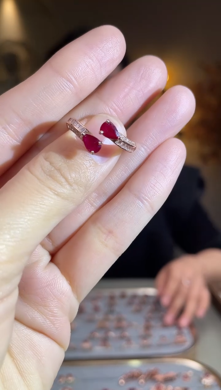 银S925镶嵌手饰红宝石手饰