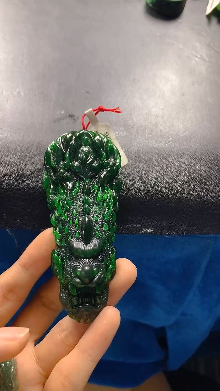 颈饰未镶嵌翡翠九*月天然缅甸a货翡翠