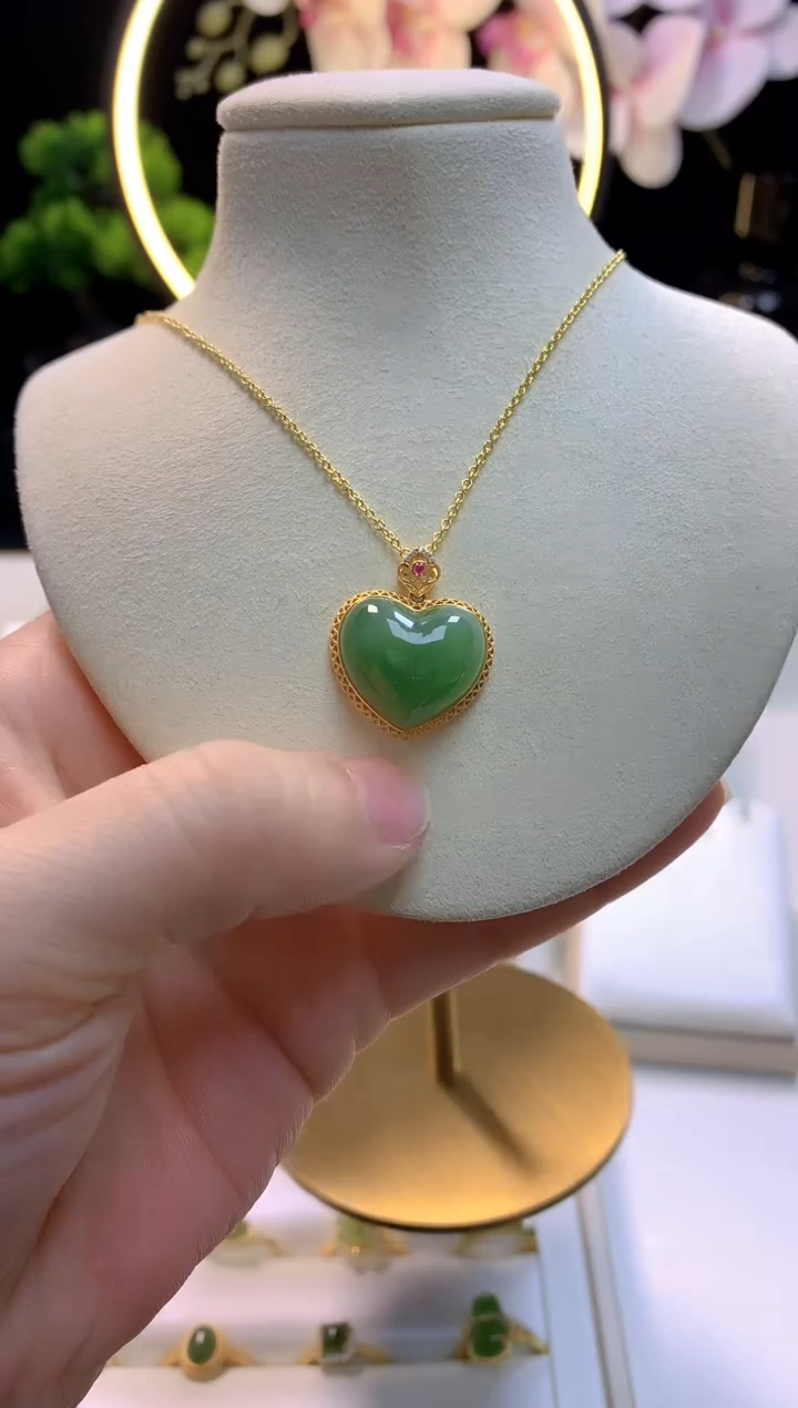 【闪购商品】和田玉吊坠18K金镶嵌碧玉心