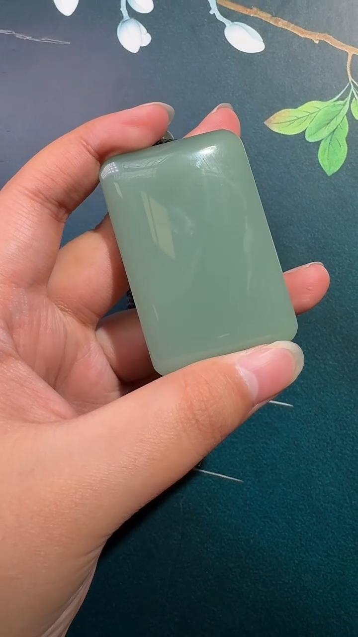 颈饰未镶嵌和田玉吊坠