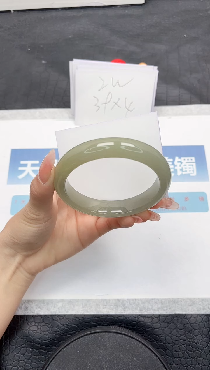 【闪购商品】石英质玉手镯未镶嵌L99-64.2