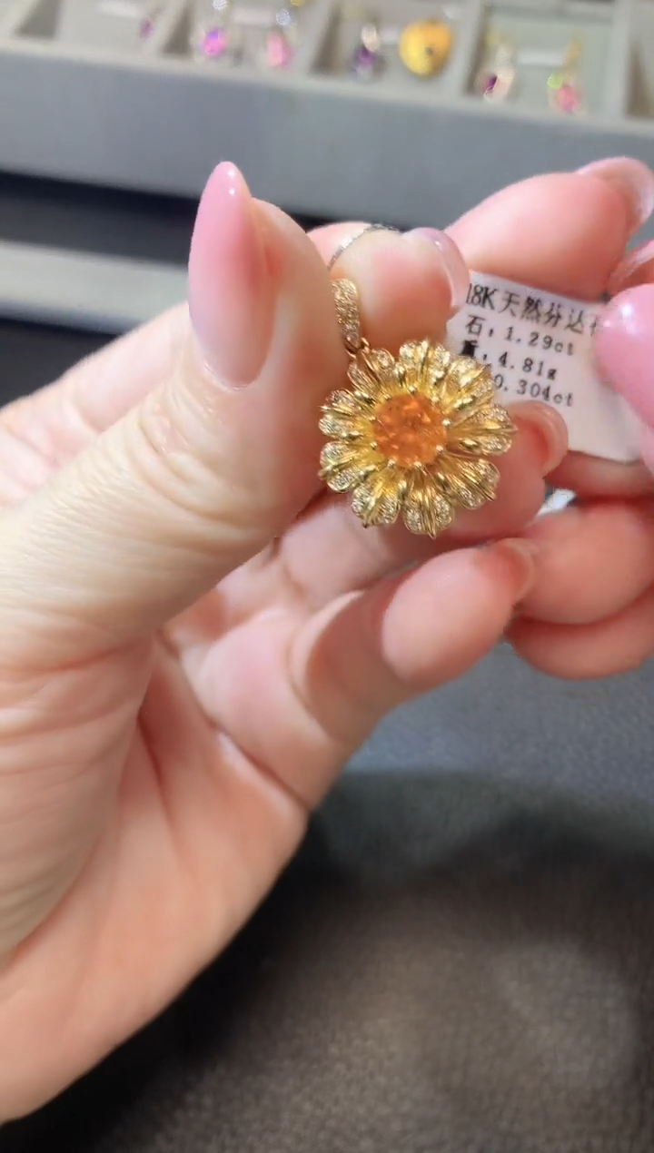 【闪购商品】彩色蓝宝石吊坠18K金镶嵌F202 