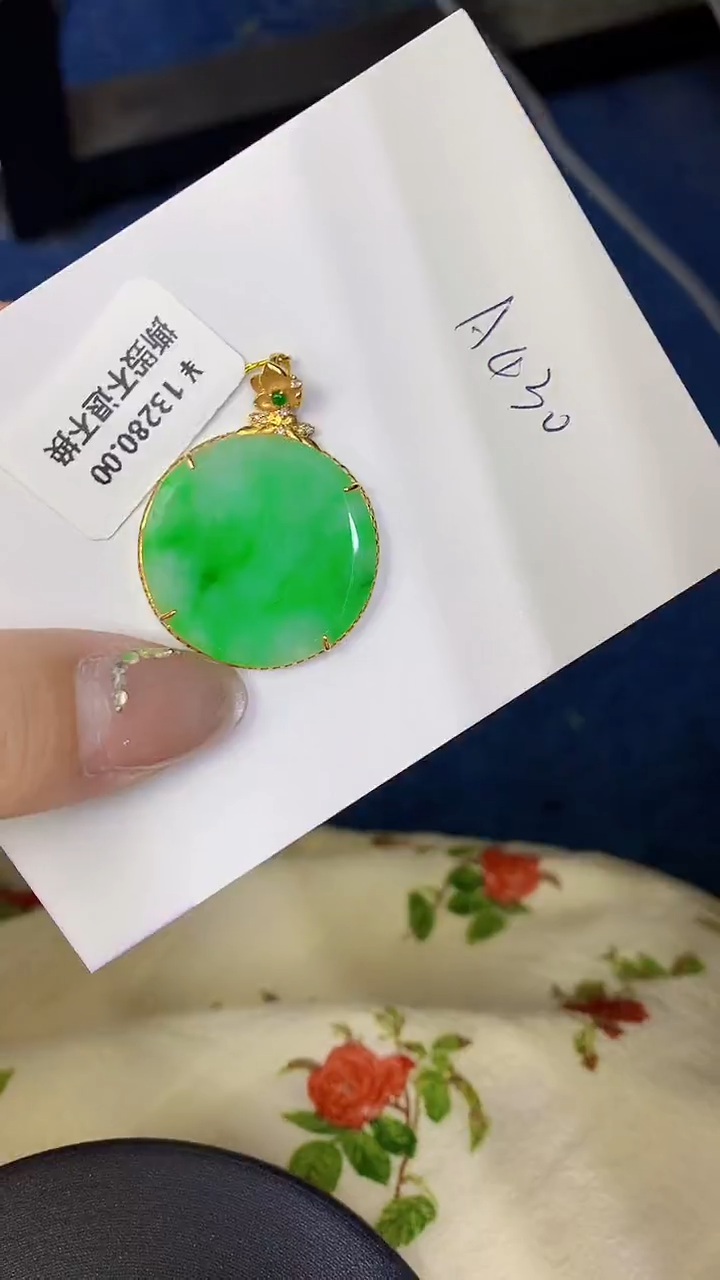 颈饰18K金镶嵌翡翠缅甸天然翡翠A货