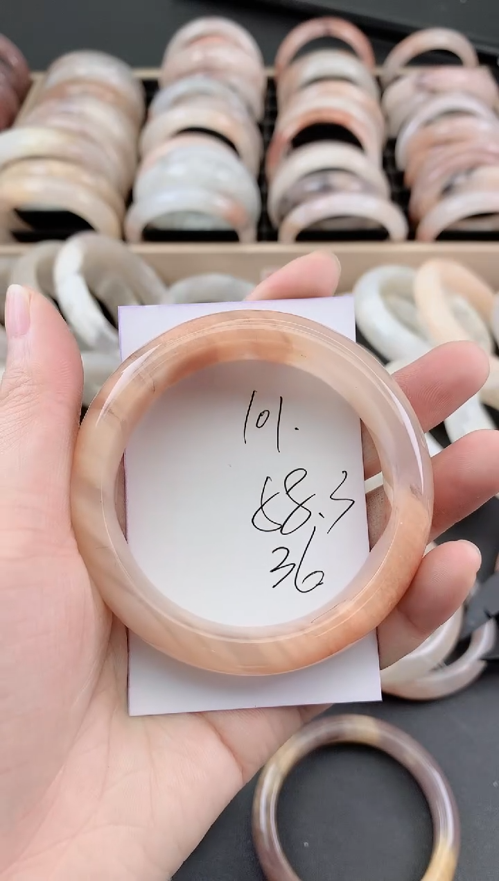 未镶嵌手镯石英质玉101