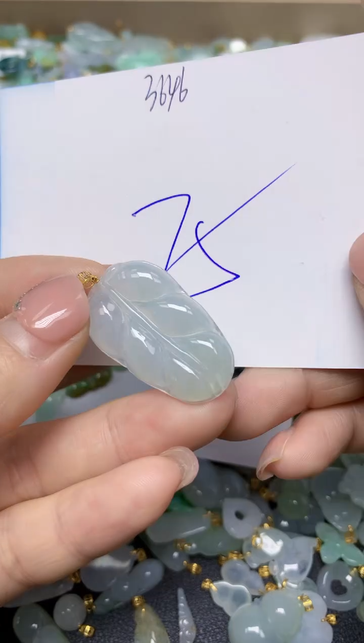 【闪购商品】翡翠挂件18K金镶嵌 天然翡翠A货
