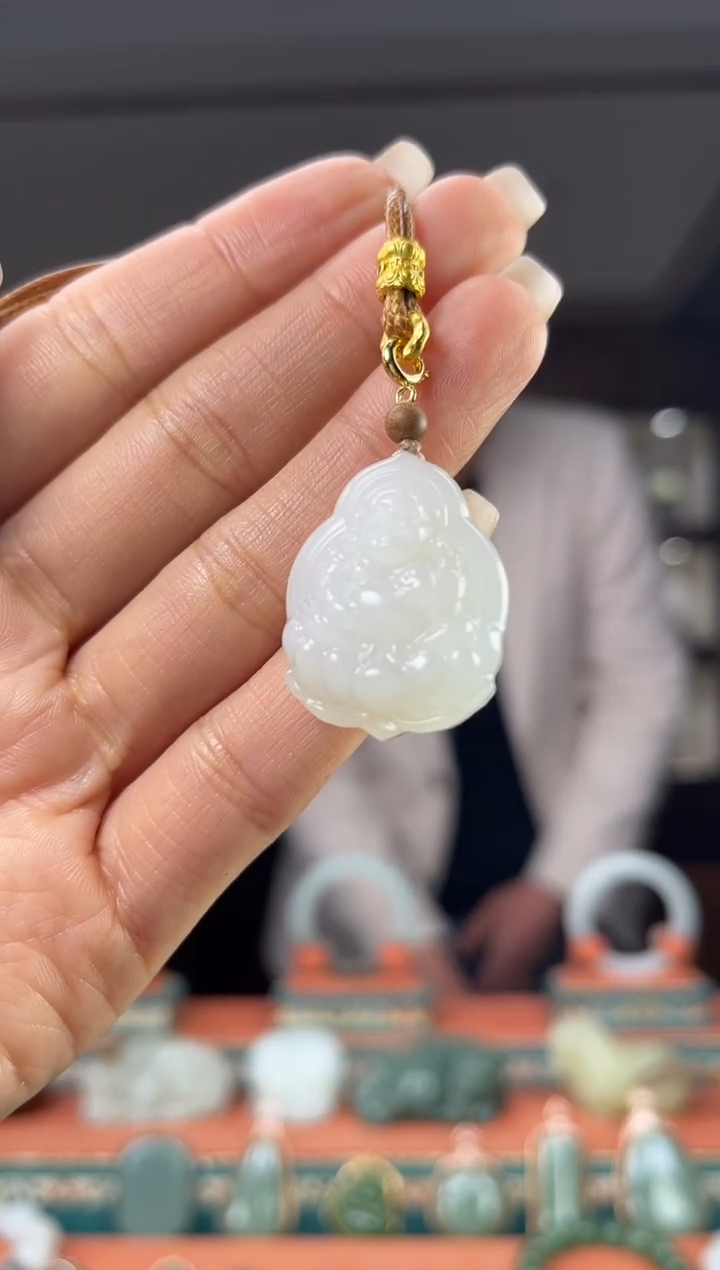 颈饰未镶嵌和田玉佩佩