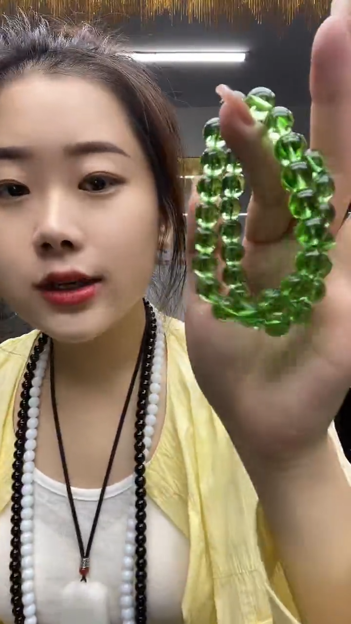 圆形卡10绿水晶手串多样性发货一