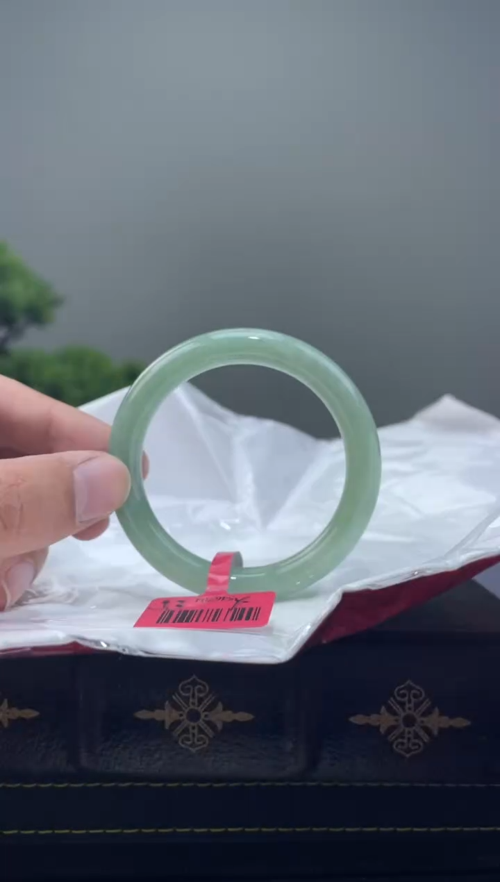 【闪购商品】翡翠手镯未镶嵌手镯18