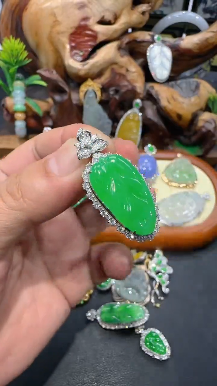 【闪购商品】翡翠吊坠(不含链)18K金镶嵌吊坠