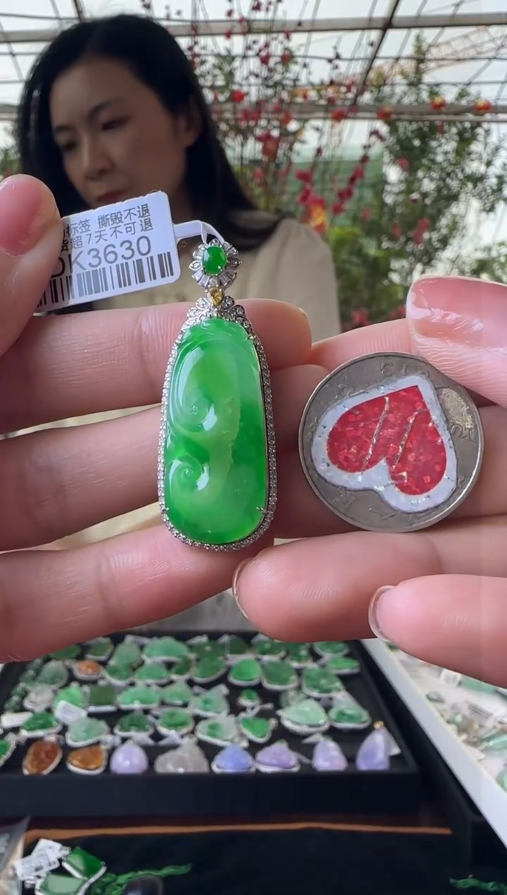 【闪购商品】翡翠颈饰18K金镶嵌DK3630 冰绿如意