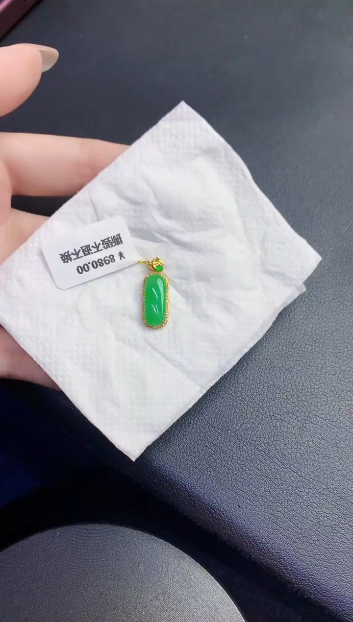 颈饰18K金镶嵌翡翠缅甸天然翡翠A货