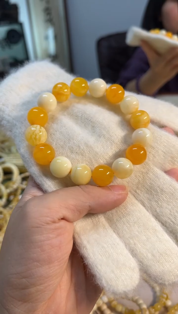 未镶嵌蜜蜡裸石幸**牙蜜蜡手串