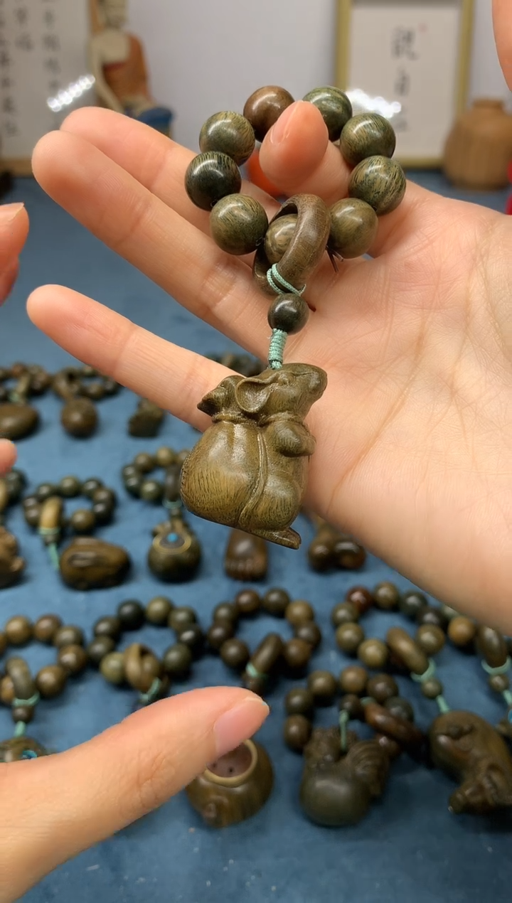 【闪购商品】维腊木（绿檀）把件代代鼠钱 盘玩件
