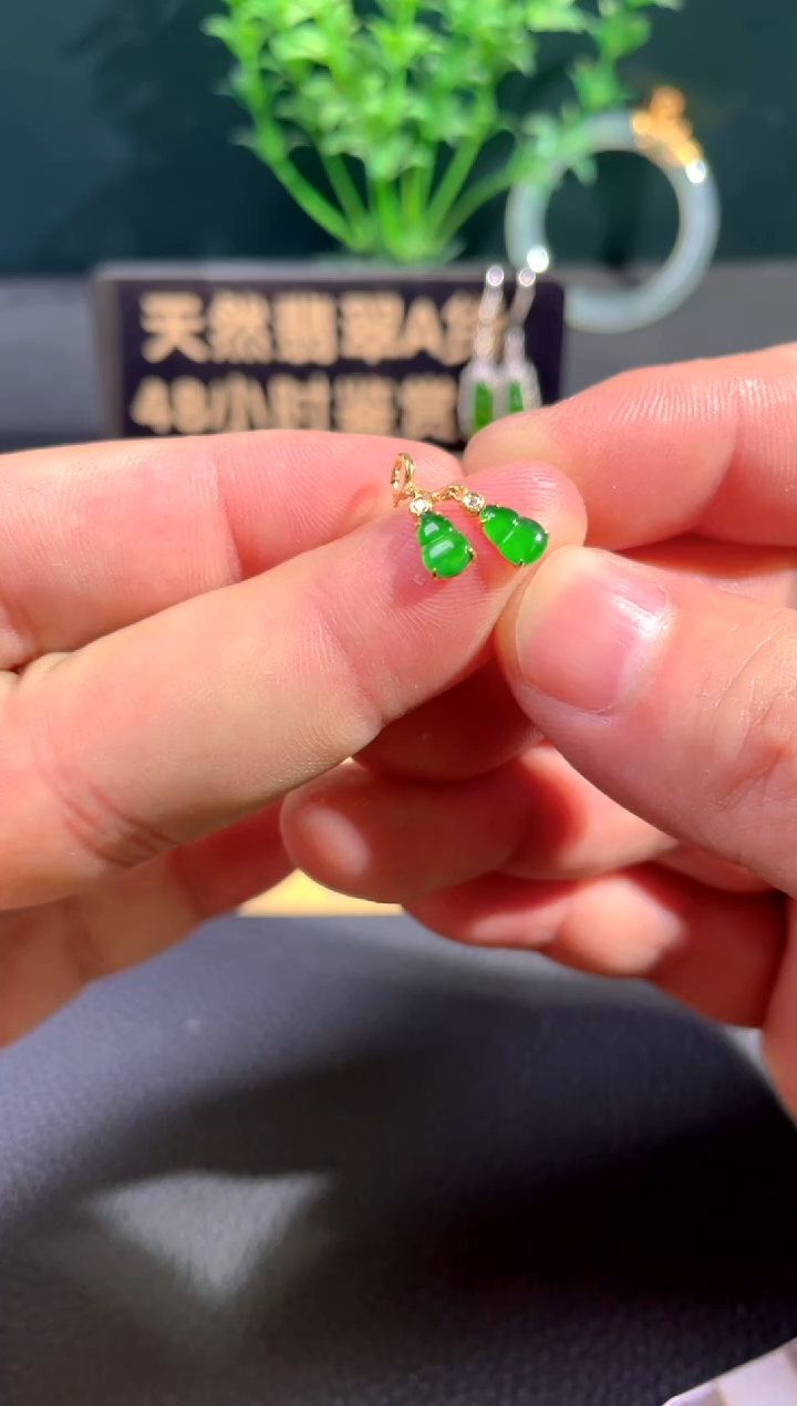 颈饰18K金镶嵌翡翠翡翠