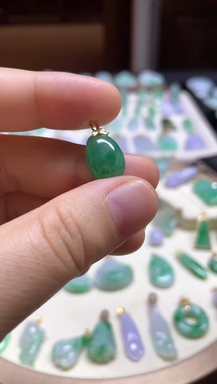 翡翠18K金镶嵌吊坠(不含链)桃子