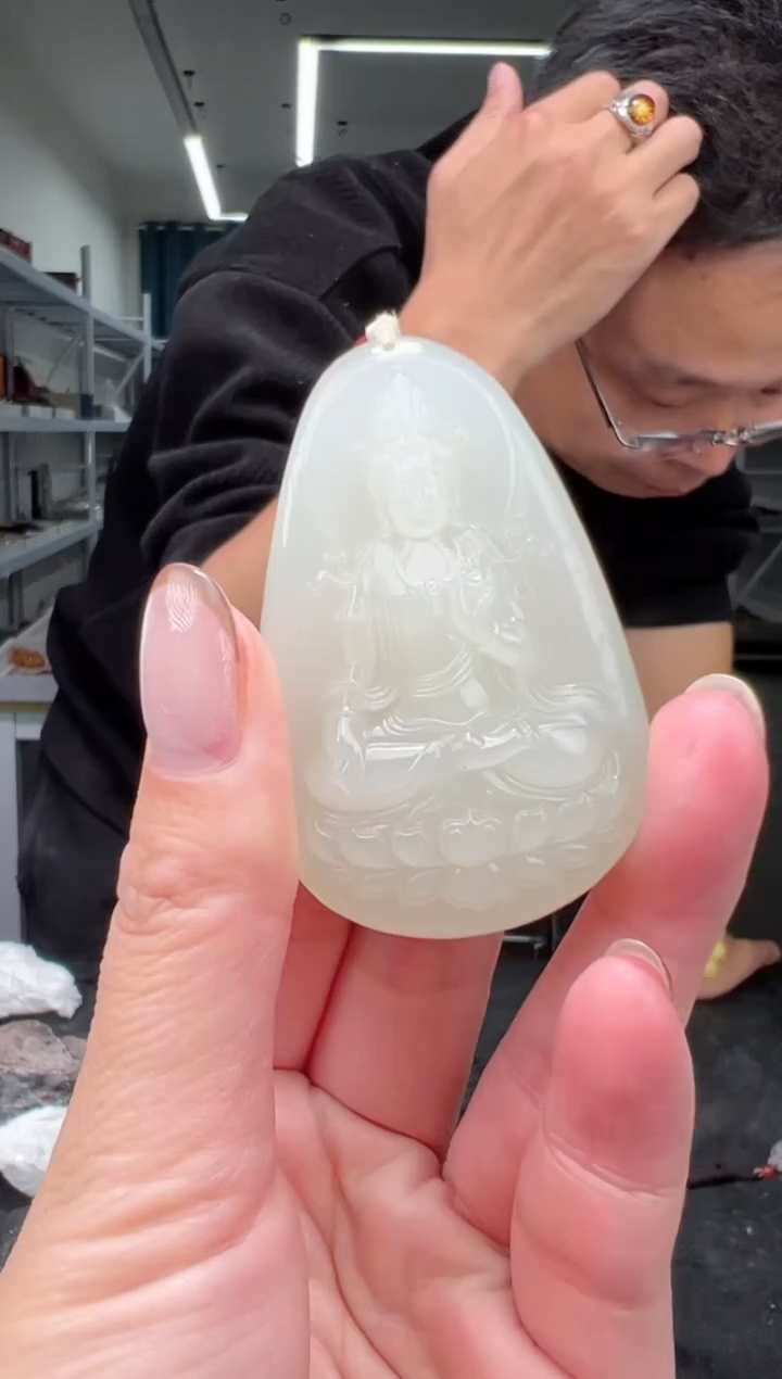 颈饰未镶嵌和田玉吊坠