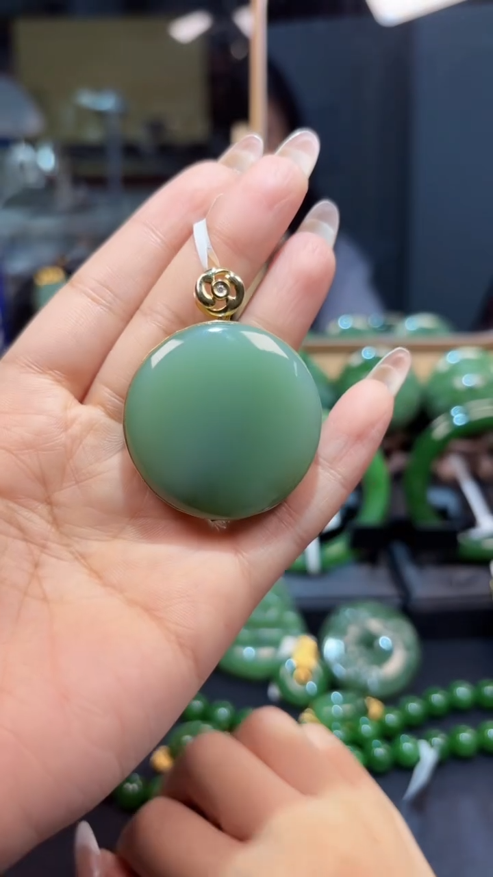 【闪购商品】和田玉（碧玉）吊坠(赠链)18K金镶嵌11