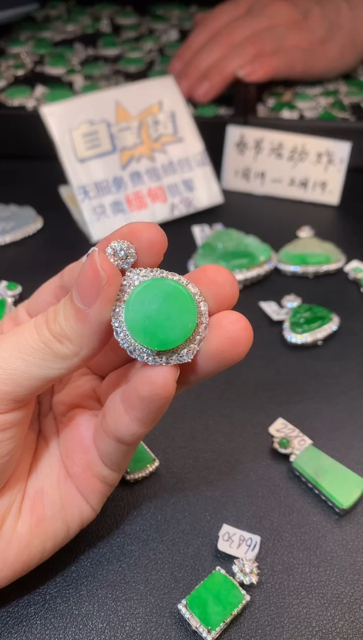 【闪购商品】翡翠颈饰银S925镶嵌翡翠