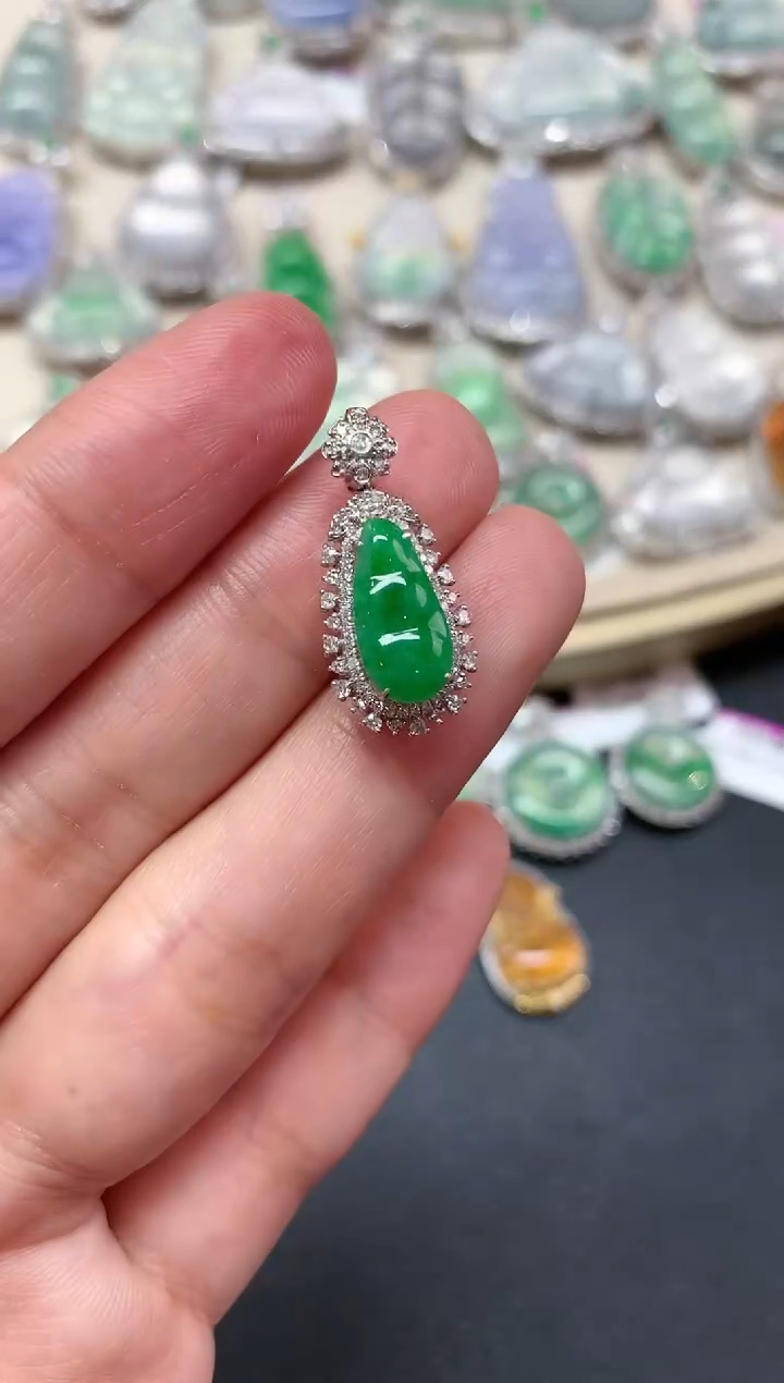 【闪购商品】翡翠吊坠(不含链)18K金镶嵌Q70|4980