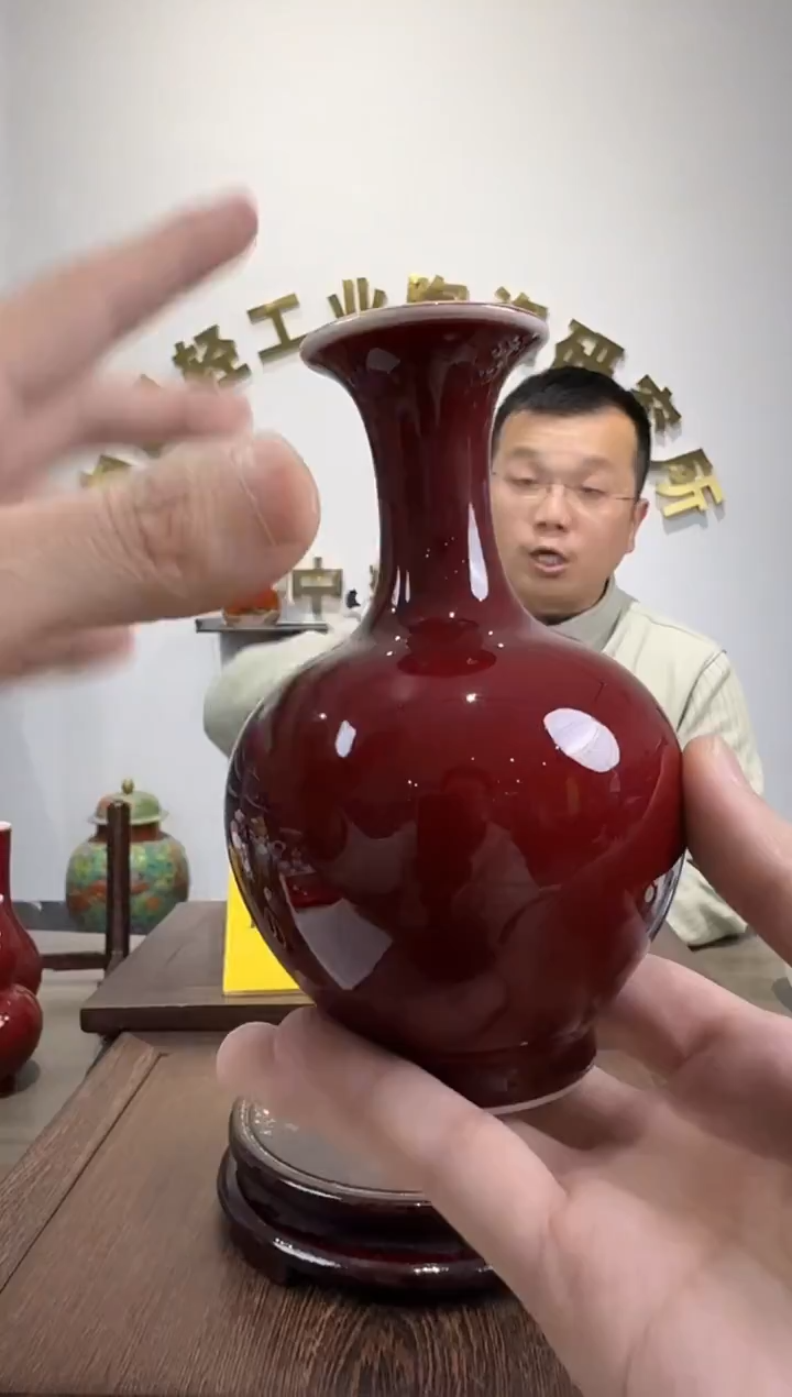 景德镇精美陶瓷郎红瓶