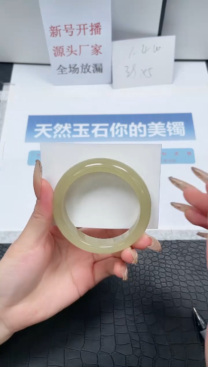 【闪购商品】石英质玉手镯未镶嵌M176-56.4